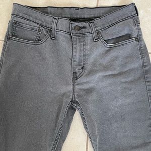 32x30 Gray Levi’s Slim Jeans